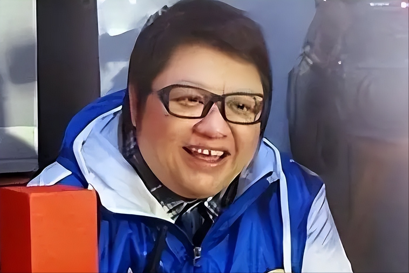 韩红被举报非法募捐的人是谁,韩红贪污3亿元