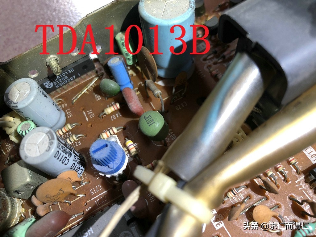 一台老古董电视机,20多年的古董电视换上新电视