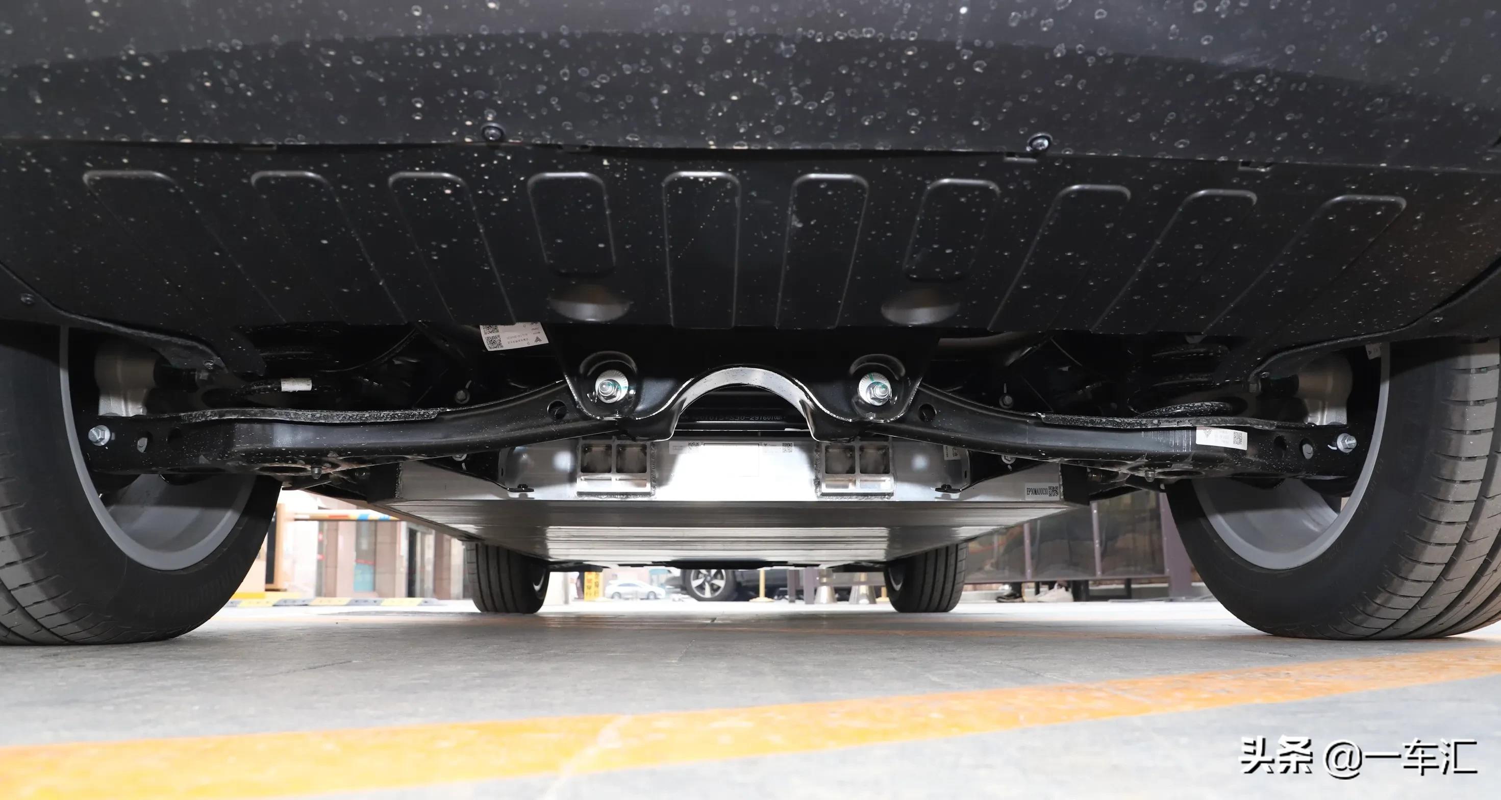 15万元纯电suv哪吒upro,哪吒upro2022款400公里款续航