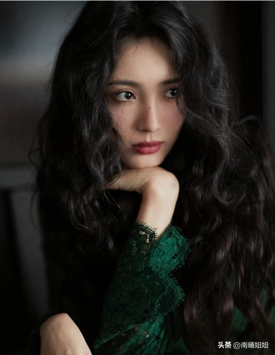 适合细软塌发量少的锁骨卷发,锁骨卷发流行发型减龄