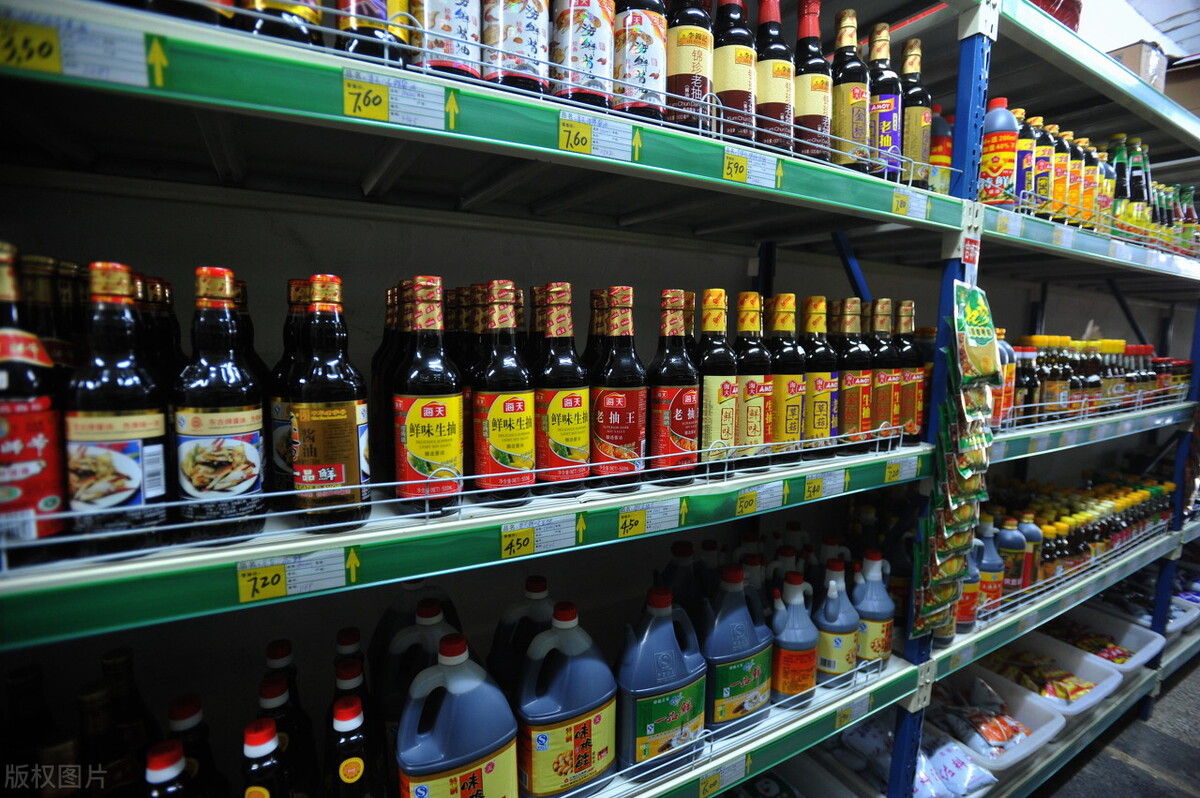 大爷摆摊一年赚百万,大爷开店一年亏24万还能亏10年