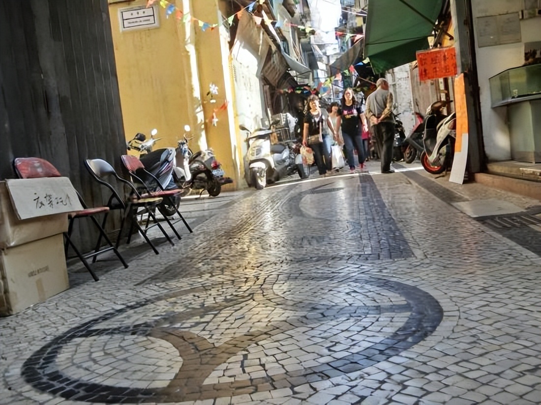 它是关于什么事情的英文怎么说,关于澳门的一切