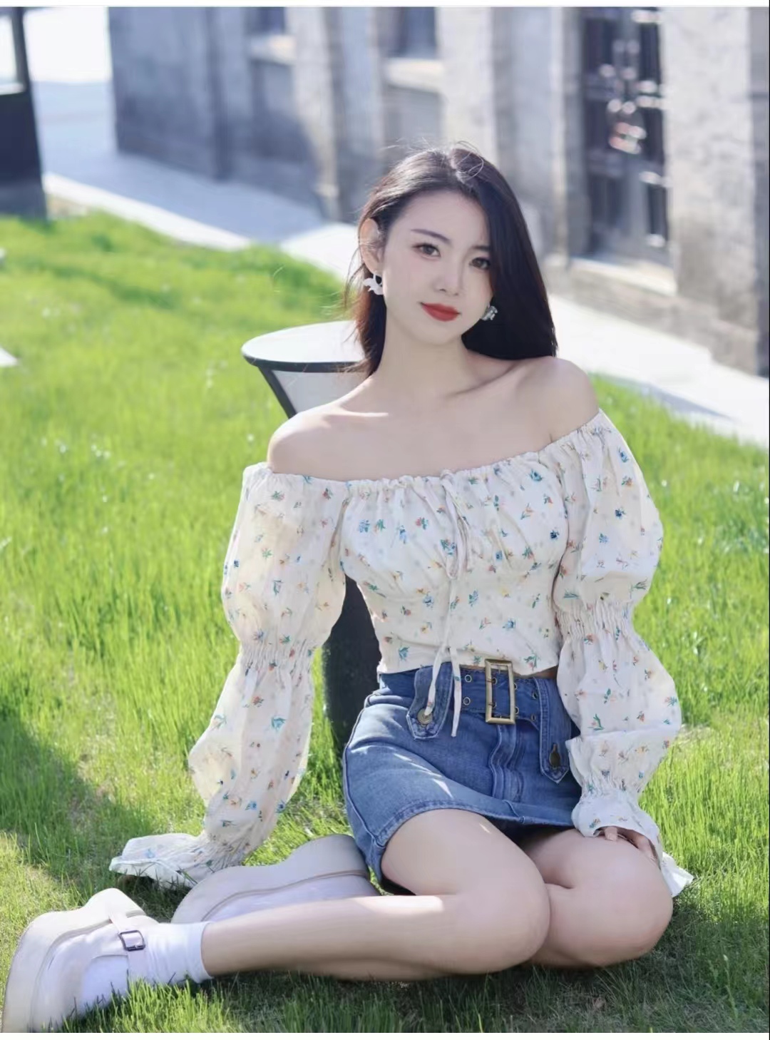 冬季包臀牛仔短裙搭配什么上衣,牛仔短裙配什么上衣比较好看女