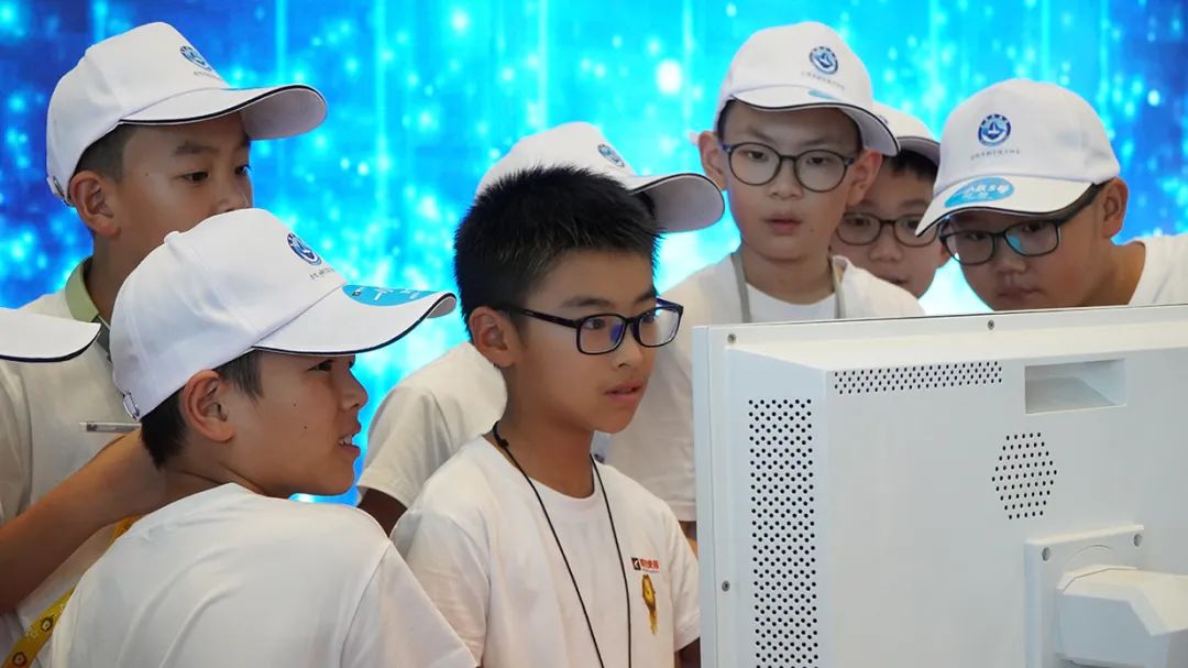 小记者游家乡,小记者户外采风