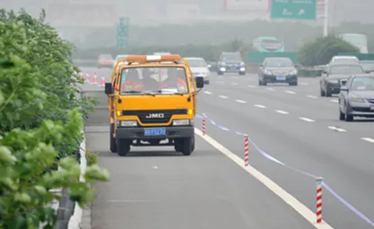 老司机开车方向盘,新手开车上路方向盘不稳怎么办