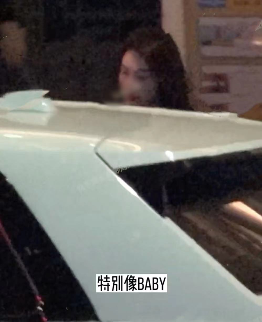 新恋情！黄晓明摸女友屁股带她回家，女方身份疑曝光曾与baby合影