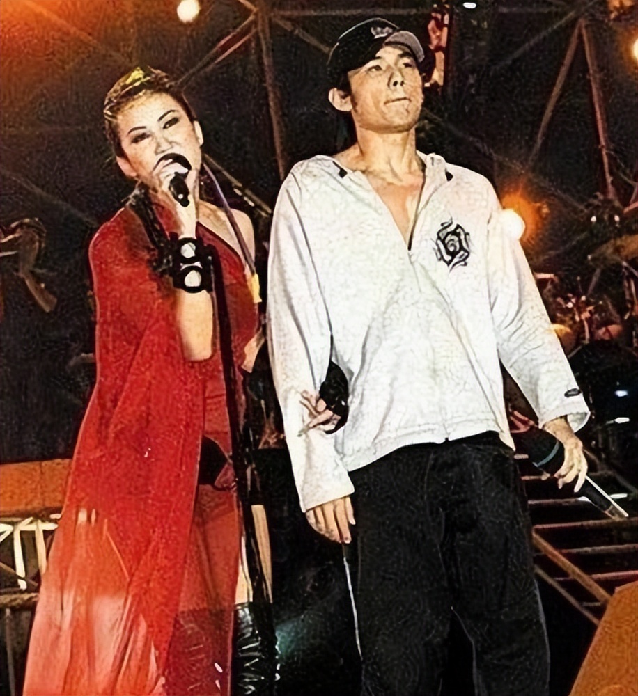 李玟参加michael杰克逊的演唱会,earthsong迈克尔杰克逊李玟