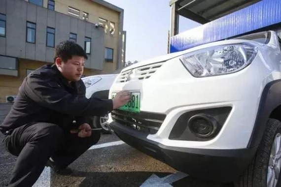 提新车4s店交车仪式收费吗,提车上牌费用2800元合理吗