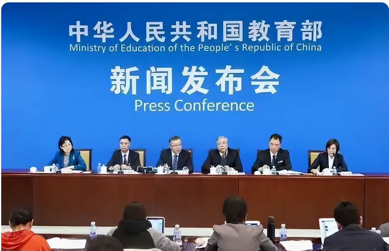 胡鑫宇到底是从学校哪里出去的,胡鑫宇到底是怎么出校园的