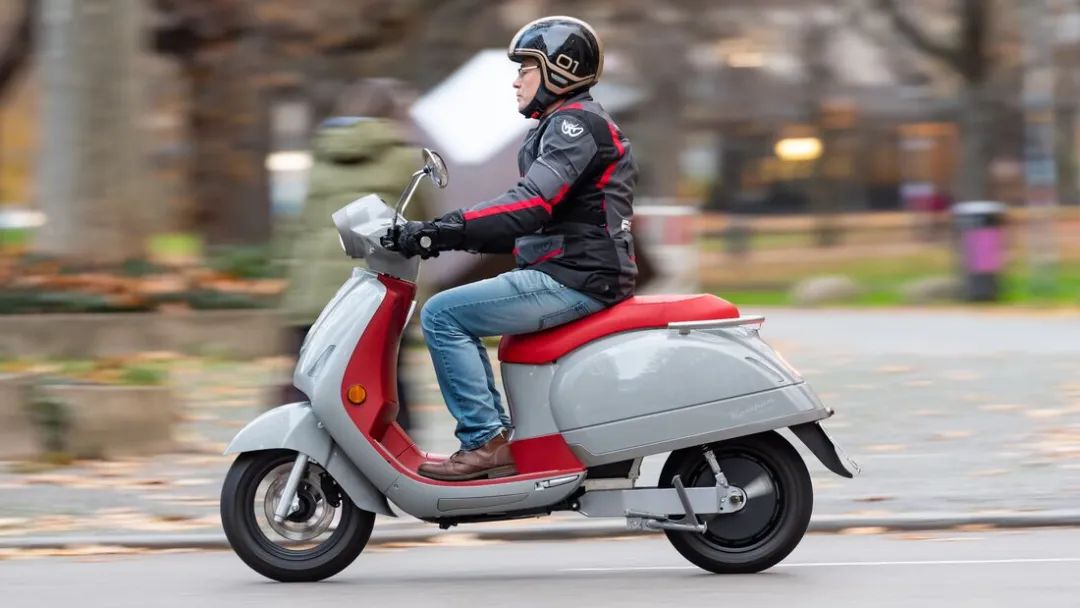 中国最新电动小型踏板,量产小踏板