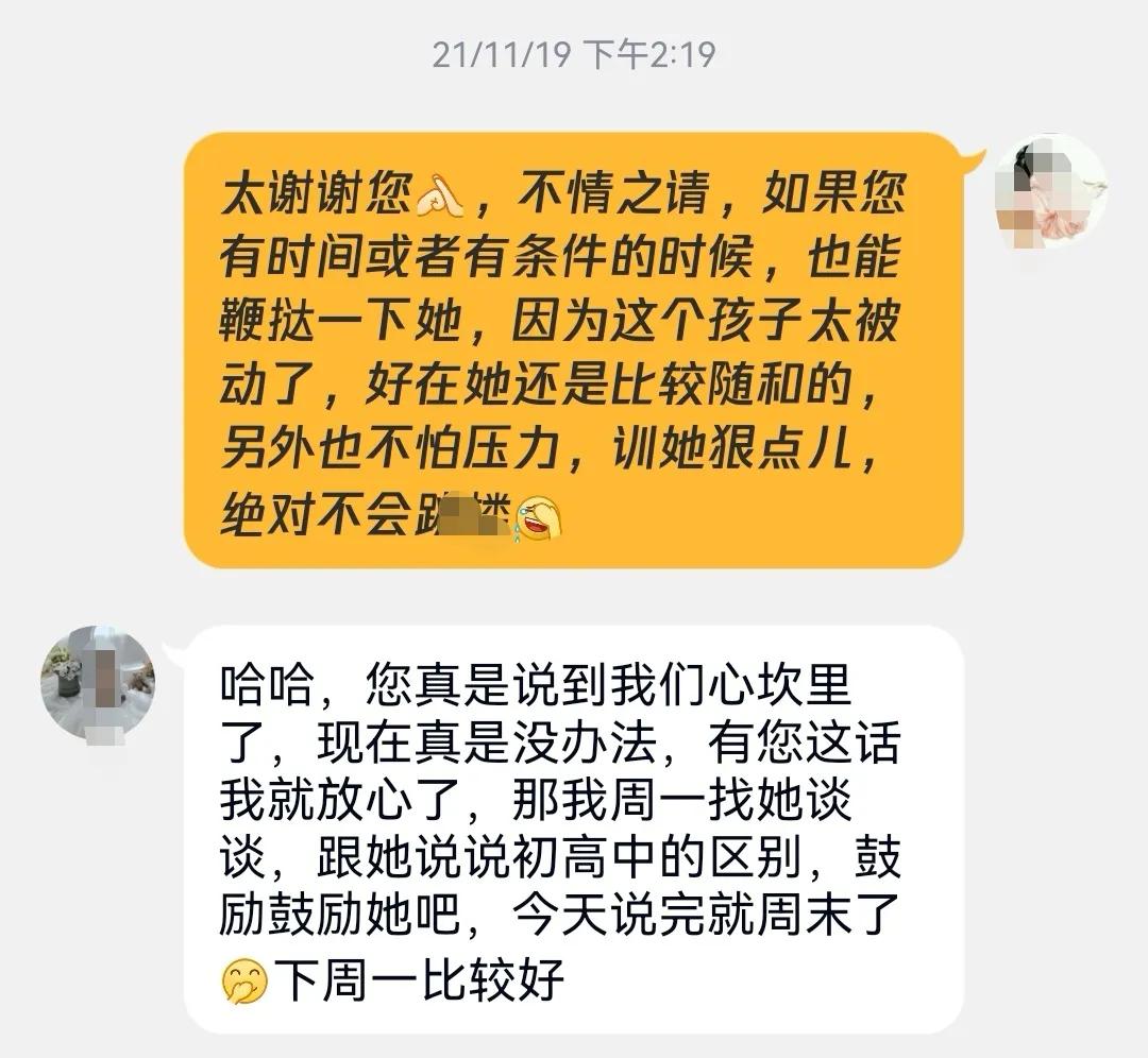 男孩偷钱被爸爸吊在树上打,男孩因为偷钱被爸爸抽打