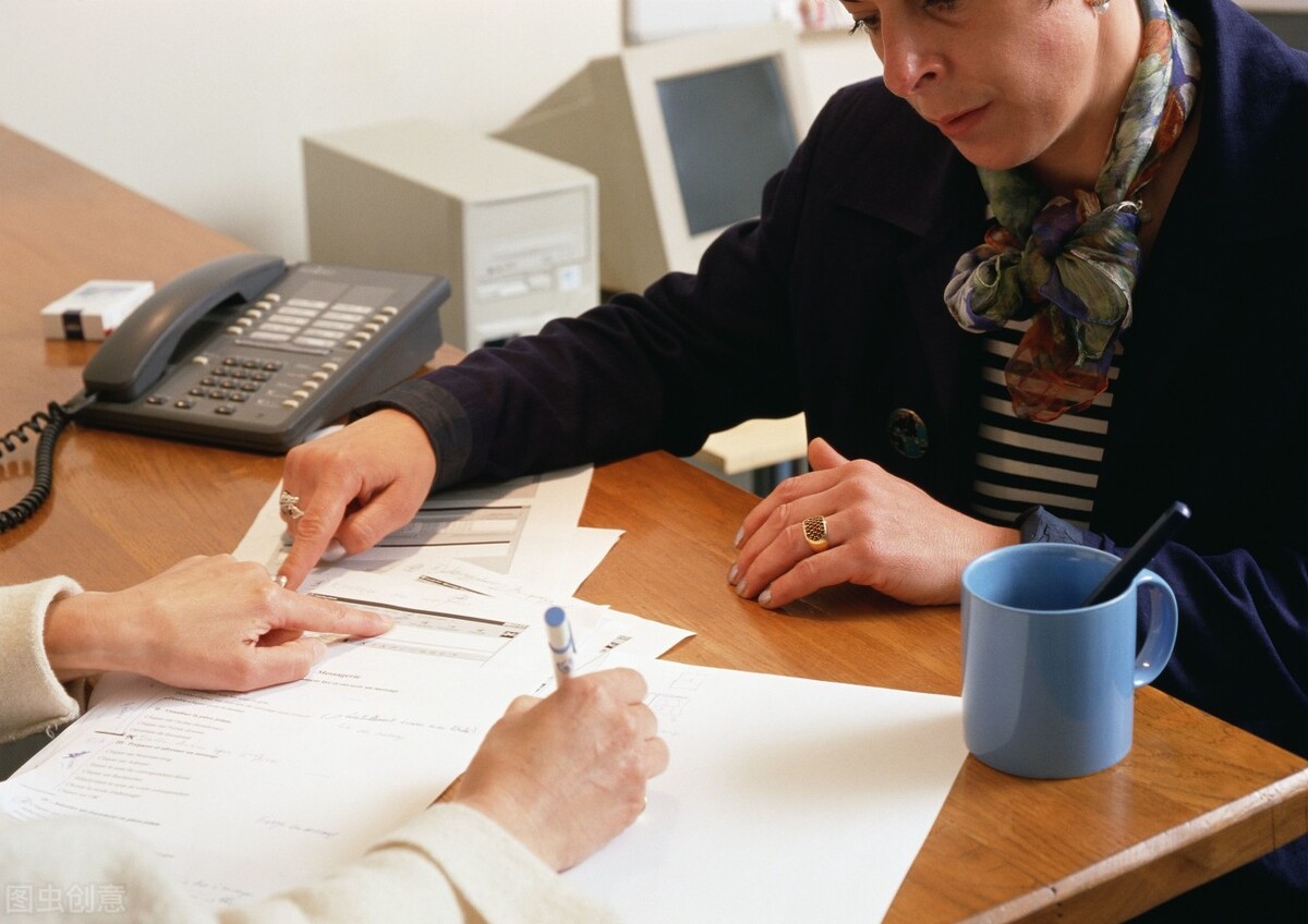 公务员为啥干两三年就辞职了,公务员薪资太低想辞职怎么办
