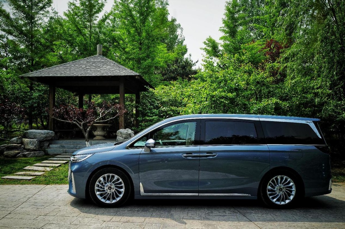 岚图mpv汽车试驾测评,岚图mpv增程版深度评测梦想家