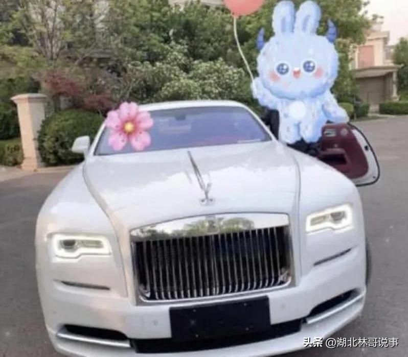 李湘百亿身家，奢侈生活让人震惊，一个包子1000元！