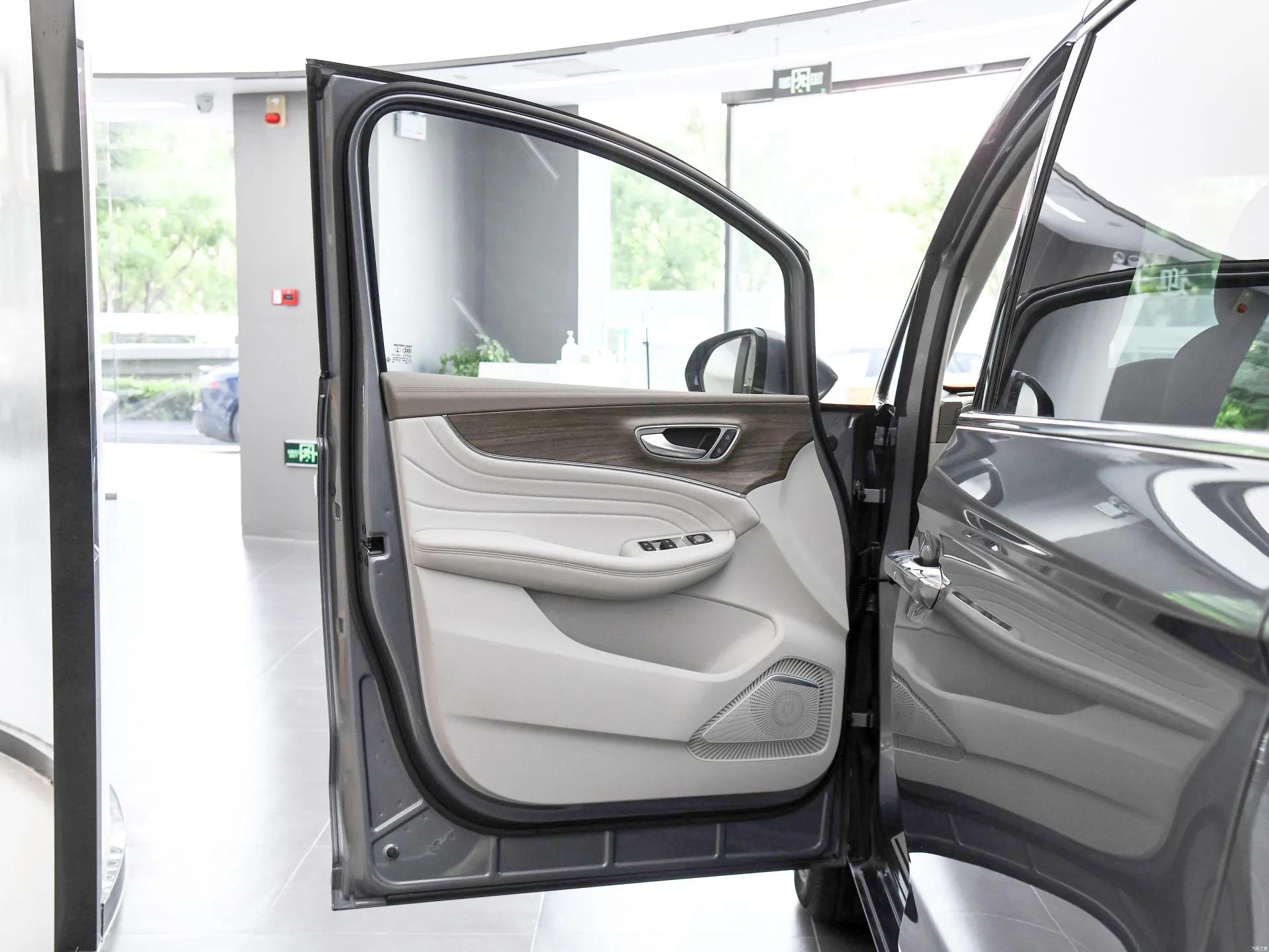 荣威imax8ev安全纯电舒适,2023款荣威imax8安全性