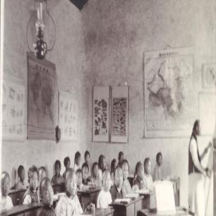 日军日记：*安妇慰**不服从管教，我很愤怒，用*刀刺**插入她的*体下**