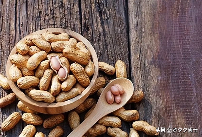 为什么坚果类能抑制老年痴呆,坚果对老年人有好处吗