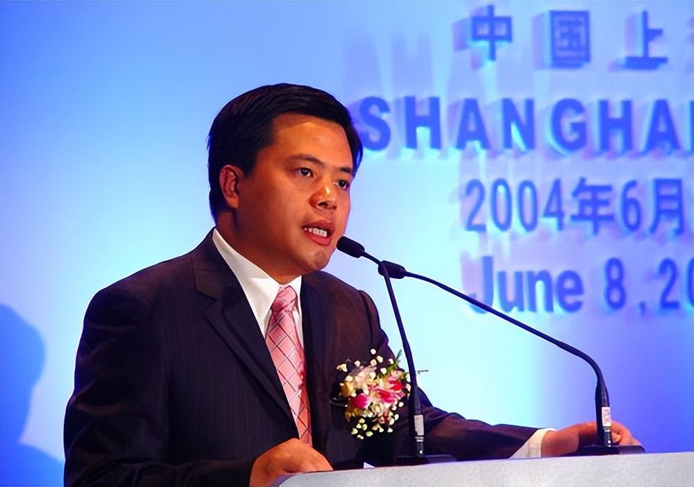 他靠传奇游戏狂赚几十亿，却将钱捐给外国大学，如今又想回来捞钱