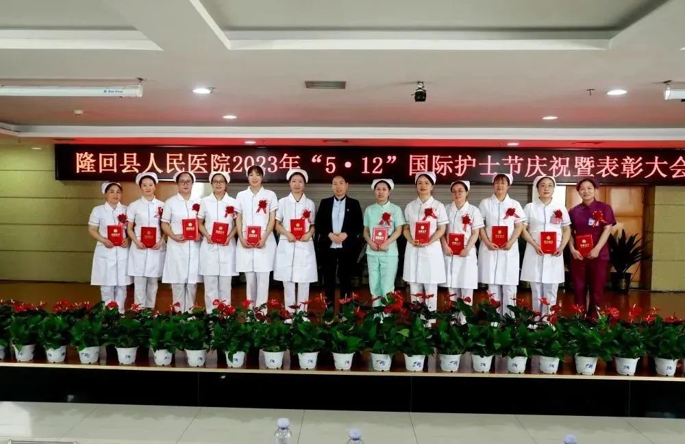 发展护士队伍改善护理服务演讲稿,发展护士队伍改善护理服务黑板报