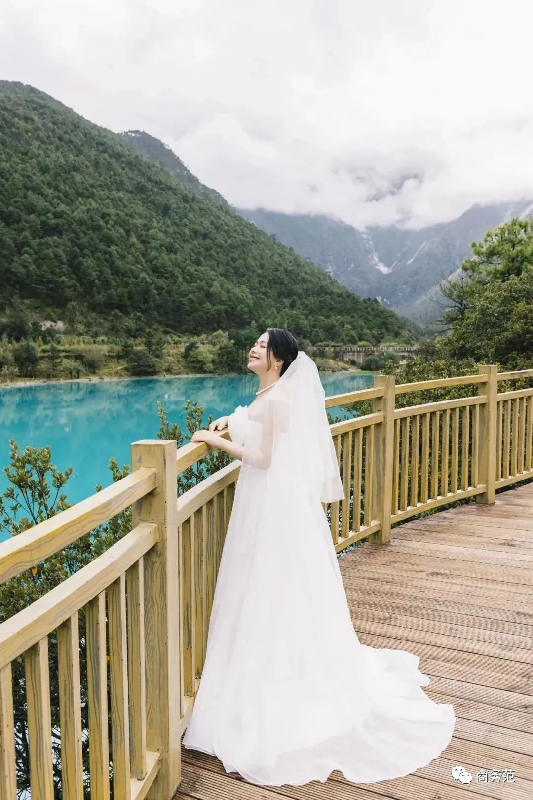 孟晚舟穿的白色连衣裙是什么品牌,孟晚舟同款连衣裙大码