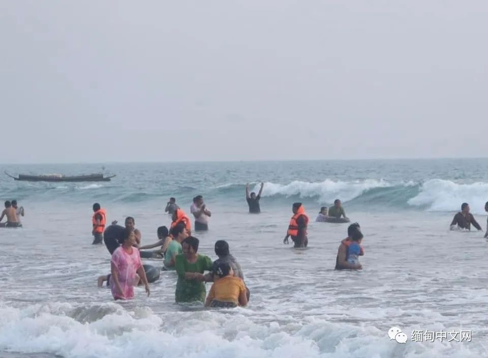 19年缅甸泼水节萨瓦迪卡狂欢视频,2018缅甸泼水节完整视频