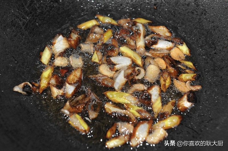 鲁菜正宗京葱爆海参做法,鲁菜大师高炳义制作葱烧海参视频