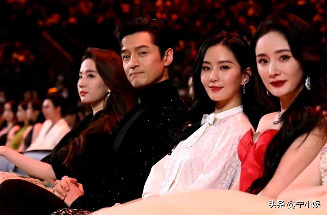 微博之夜6个“修罗场面”，不小心暴露了娱乐圈的三大尴尬现状