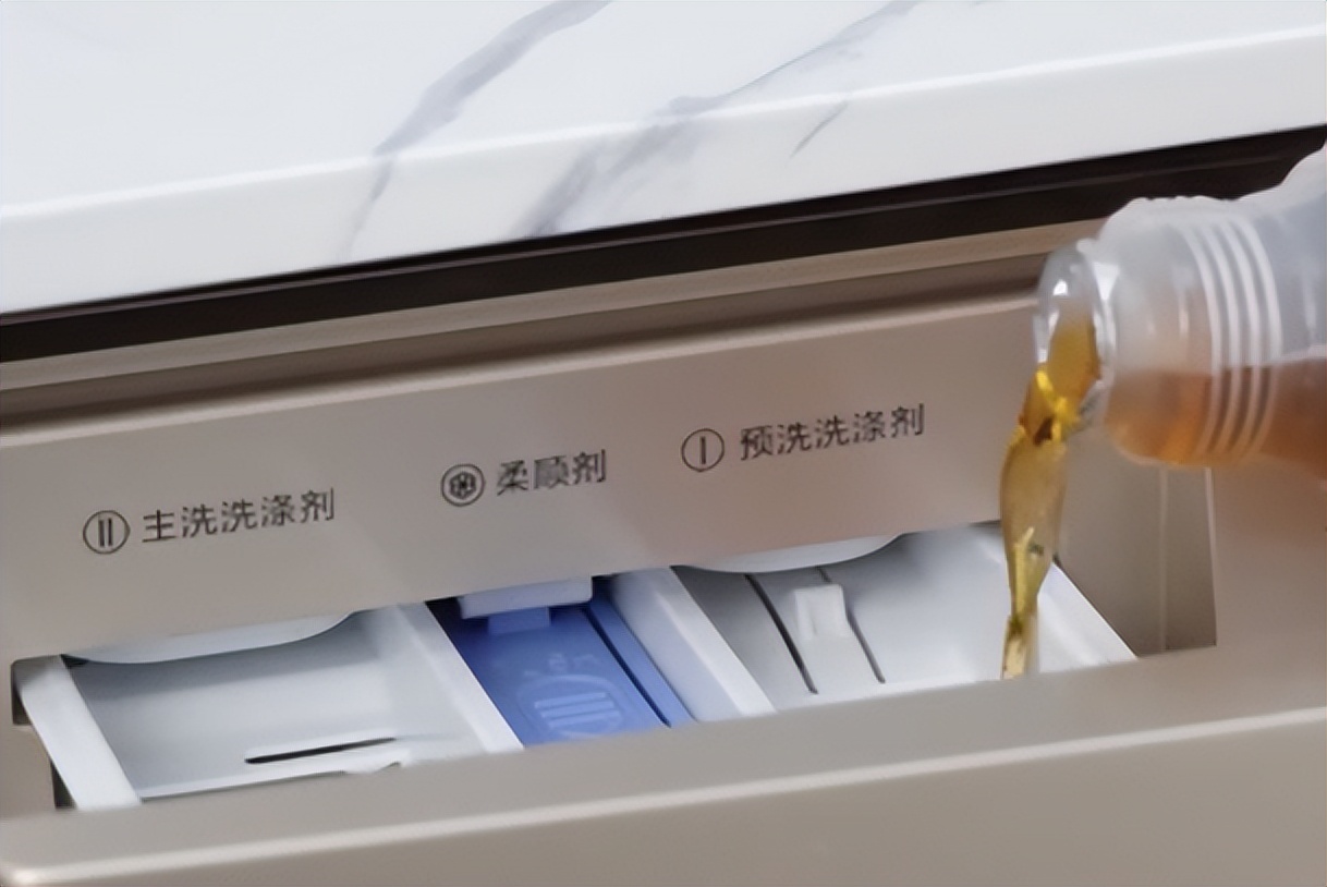 洗衣机一直出水是怎么回事,洗衣机一直吐泡泡漏水