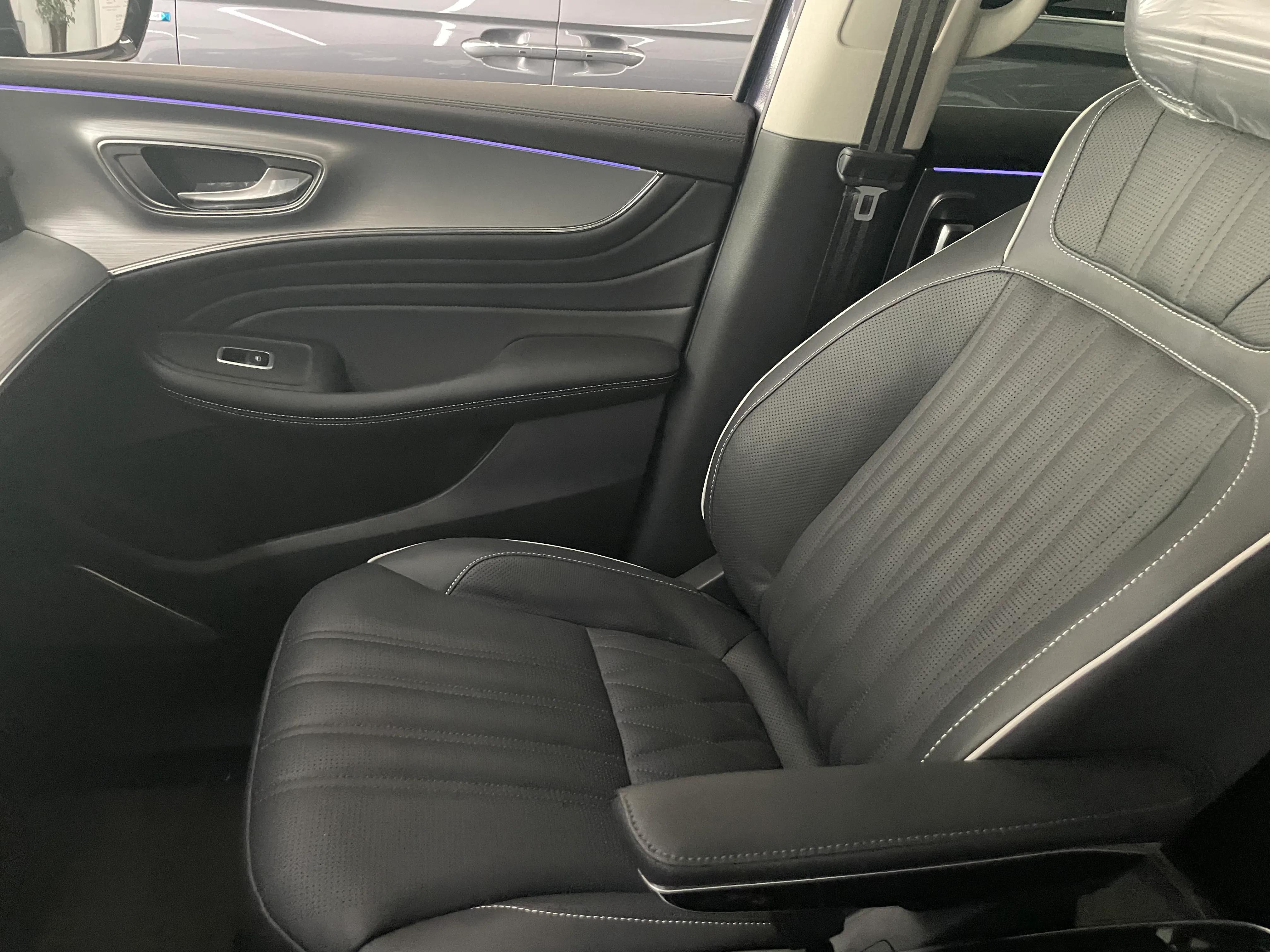 上汽荣威imax82022款评测,荣威imax8改装第三排沙发床