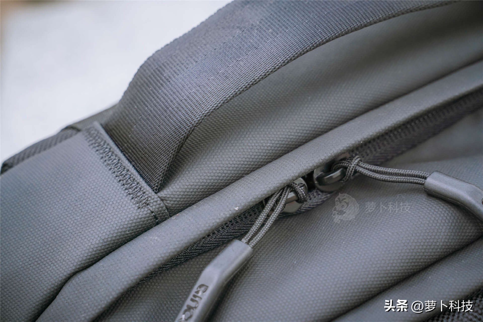 笔记本360°环绕保护,好看又能装,苹果合作品牌INCASE背包评测