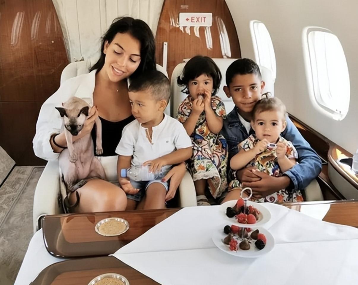 c缃椾竴鍏卞き鎶樹簡鍑犱釜鍎垮瓙,c缃楀ぇ鍎垮瓙10宀佹椂c缃楁湁鍑犱釜瀛╁瓙