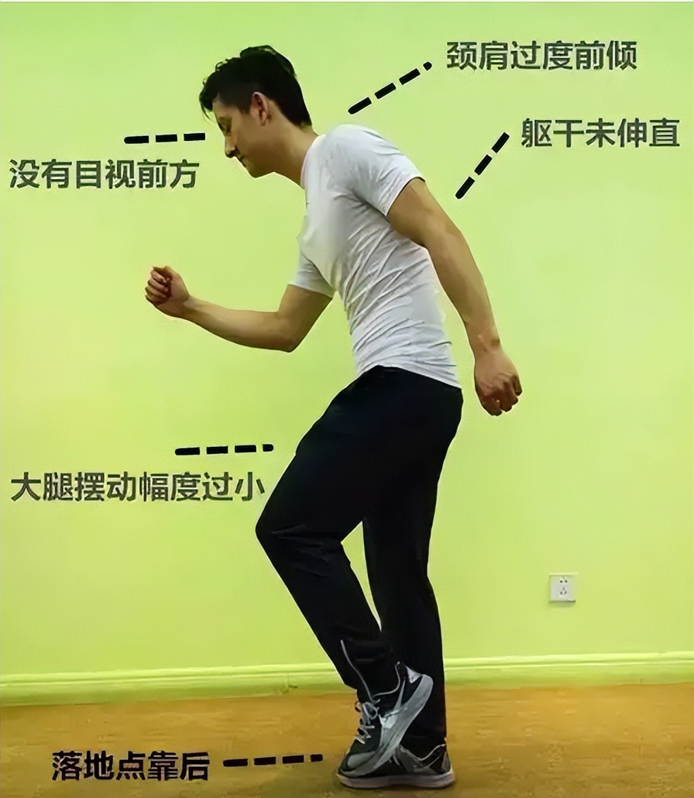 宝宝不会爬也不愿意趴怎么办,七个月宝宝不会爬总想站