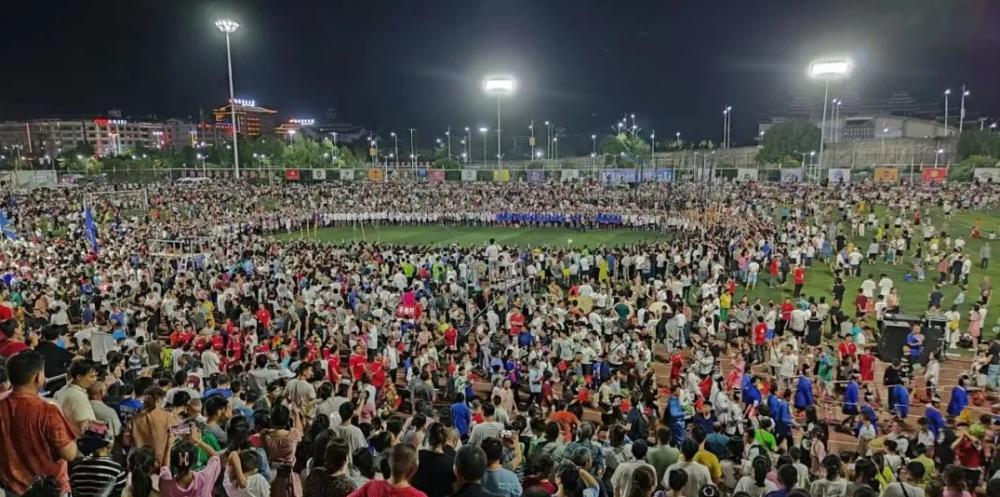 村超联赛韩乔生现场直播,韩乔生解说村超头球