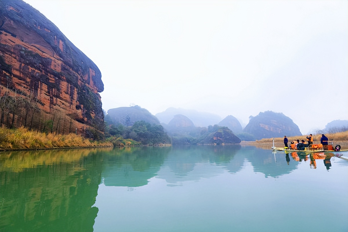 问道龙虎山，观“天下三绝”，“道教第一山”碧水丹霞入画来