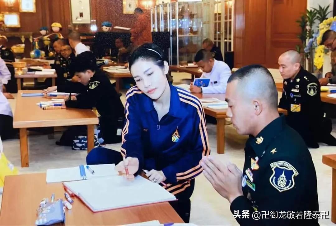 重磅！被雪藏半年之久的诗妃闪现，和国王身穿情侣装亮相