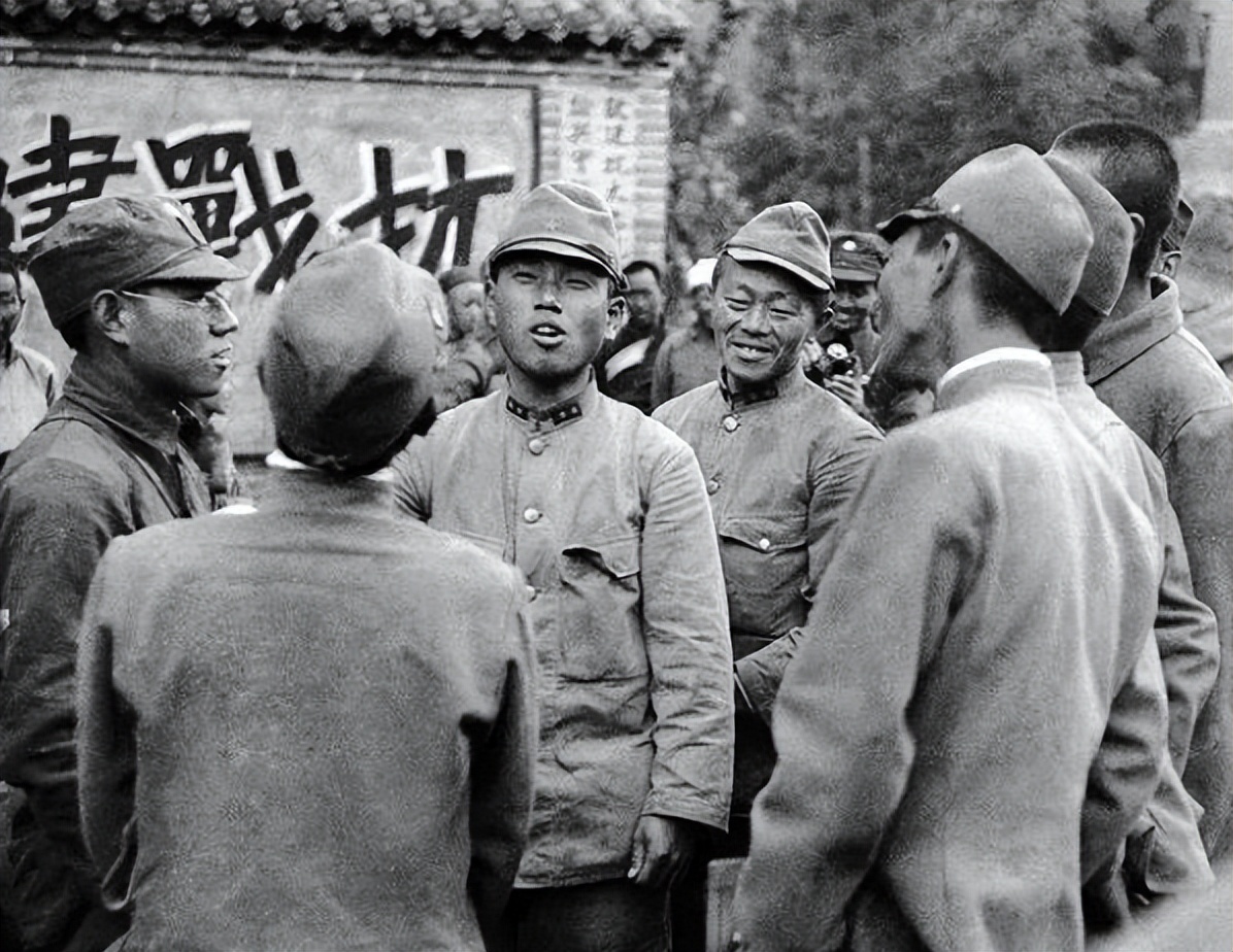 1942年毛*东泽**说延安经济难，*少奇刘**万两黄金送到，铁道游击队护送