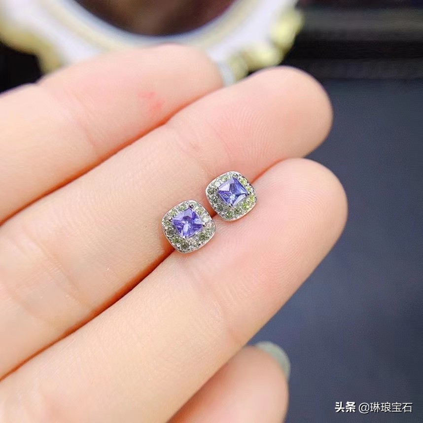 S925银莫桑石六爪耳钉,925银莫桑石耳饰耳钉50分1克拉