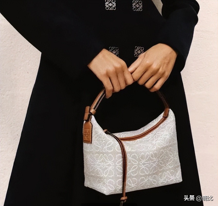 买什么包性价比比较高,1000元左右性价比最高包