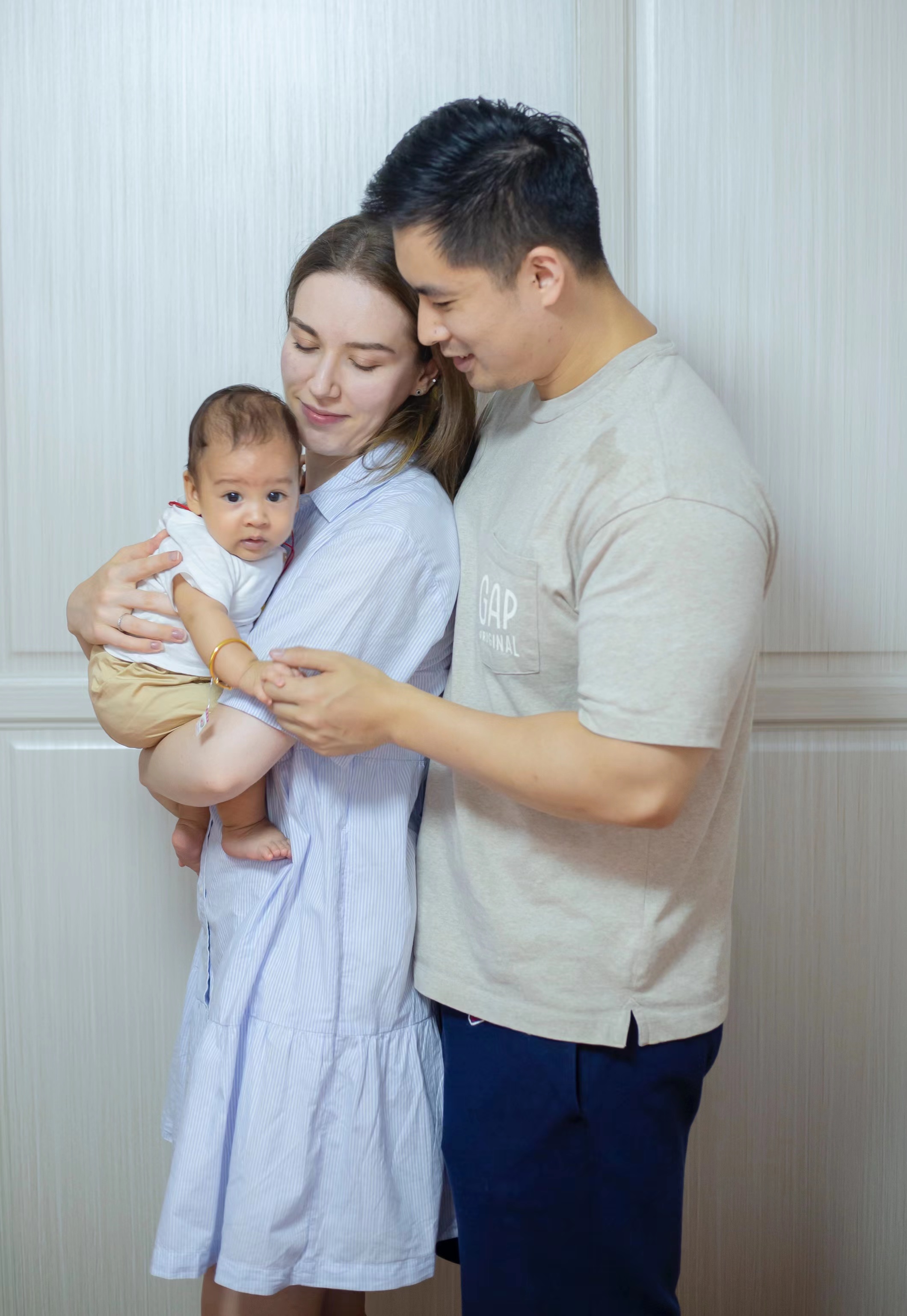 山东小伙娶俄罗斯媳妇新闻视频,中国小伙娶了乌克兰双胞胎