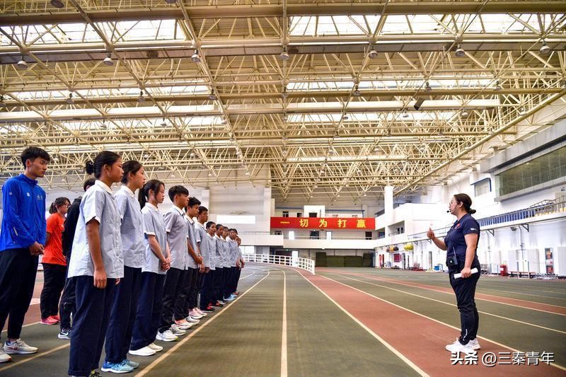 体验田径训练学习体育文化中小学生参观陕西田径运动训练基地