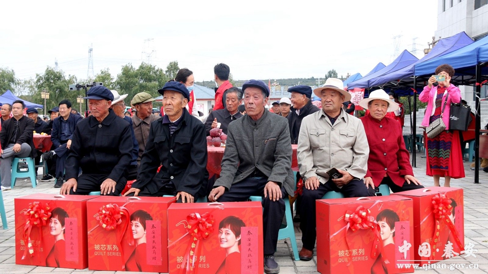 九九重阳节浓浓敬老情的照片,重阳节主题感恩重阳浓浓敬老情