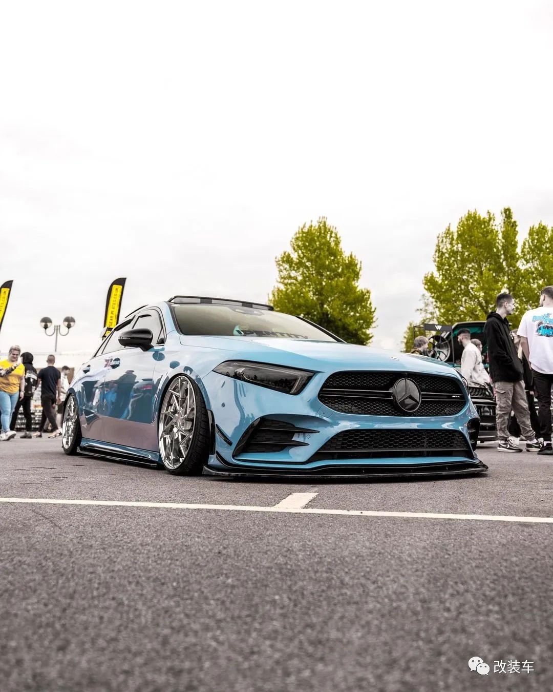 奔驰c级小姐姐改装,奔驰威霆改装小姐姐