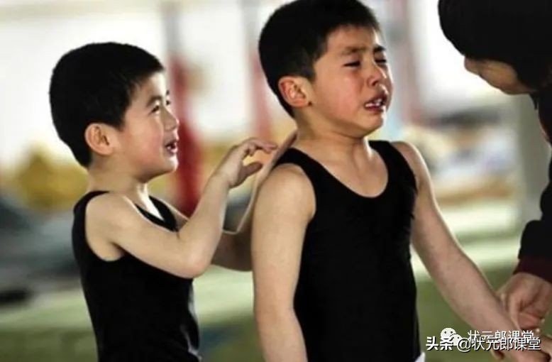 孩子在学校被老师打手,小孩在学校被老师打手怎么处理