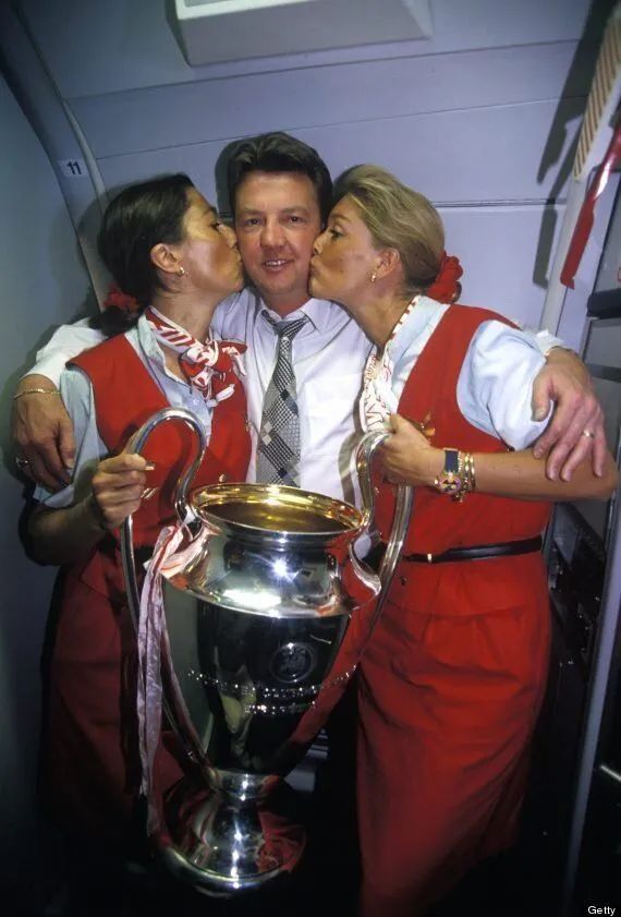 他西服下面藏着导尿管,心里装着的却是荷兰足球的未来