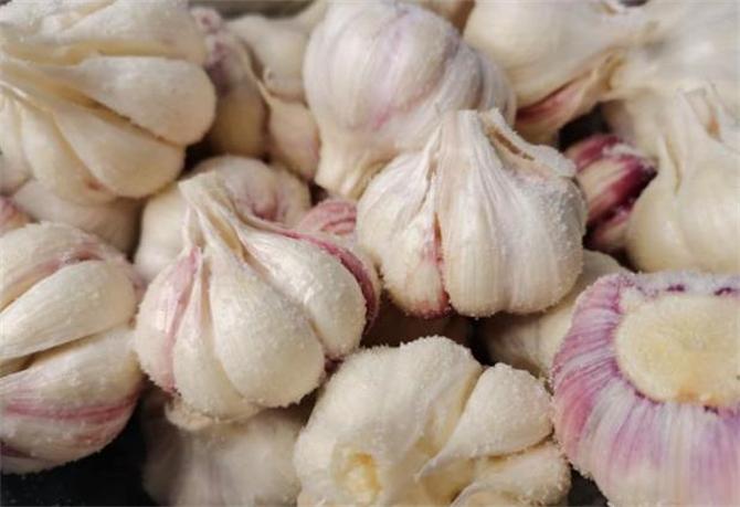 腌大蒜是怎么腌才好吃,简单腌大蒜的腌制方法