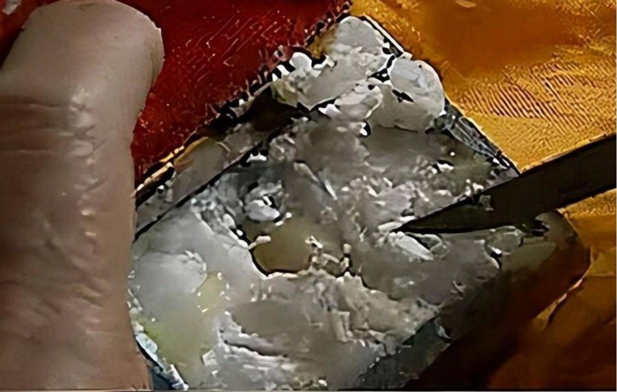 1971年内蒙退伍军人救下一老人，获赠小泥球，38年后发现价值2亿