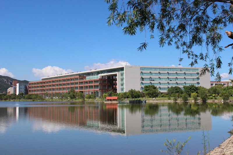 人民日报聚焦！怎样成为一名优秀神经外科医生？吉大“硬核”校友在线解答！