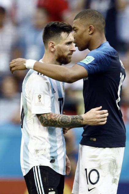 梅西和马拉多纳夺冠,梅西和马拉多纳是同一时代吗