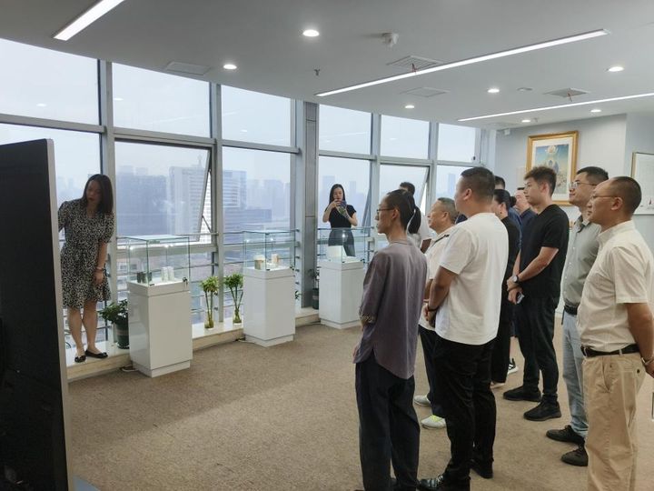 四川闽南商会走进新新盛唐集团，一生健康从“头”开始