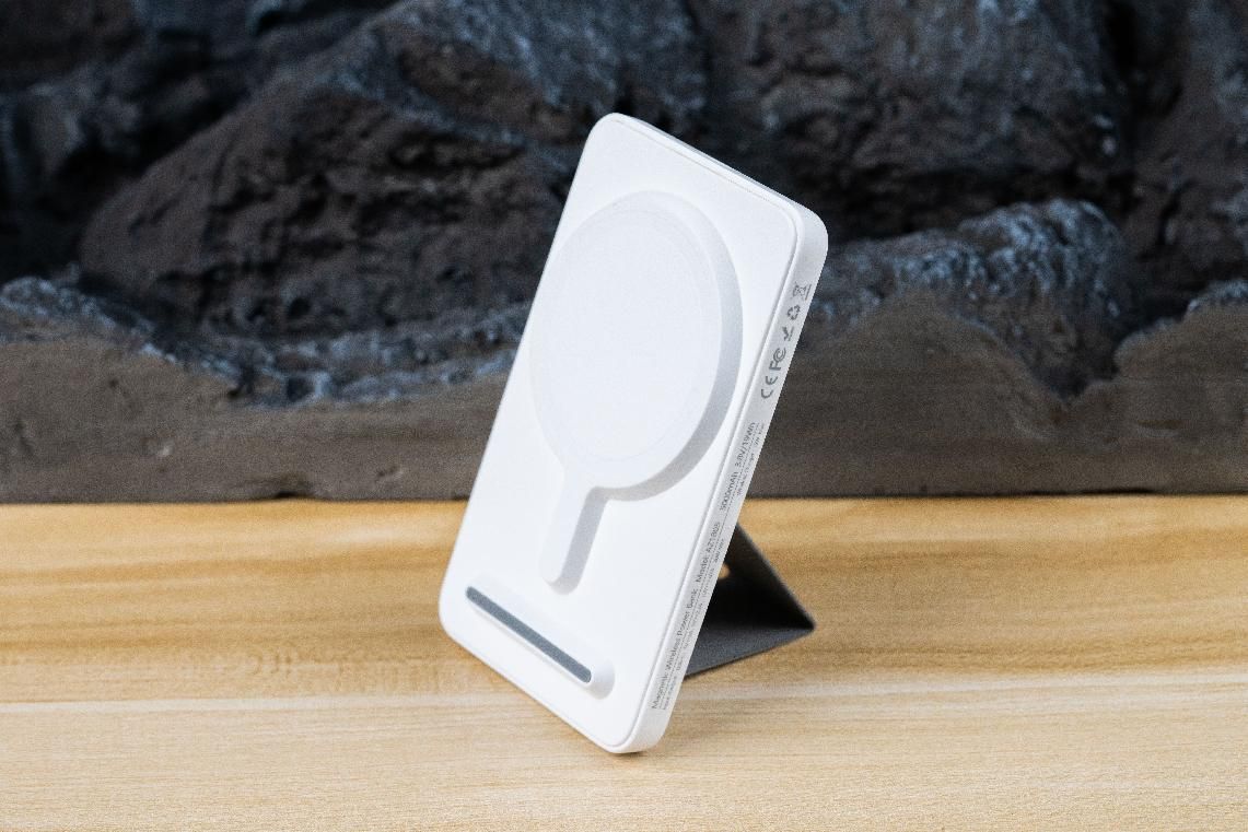 65w磁吸充电宝带支架,一款简约的磁吸充电宝还可当支架